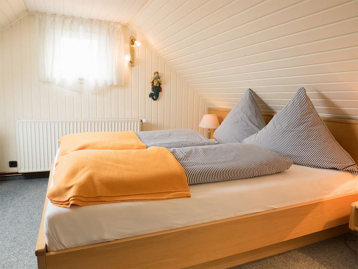 Bequeme Doppelbetten in der Ferienwohnung Nr. 5 auf Norderney