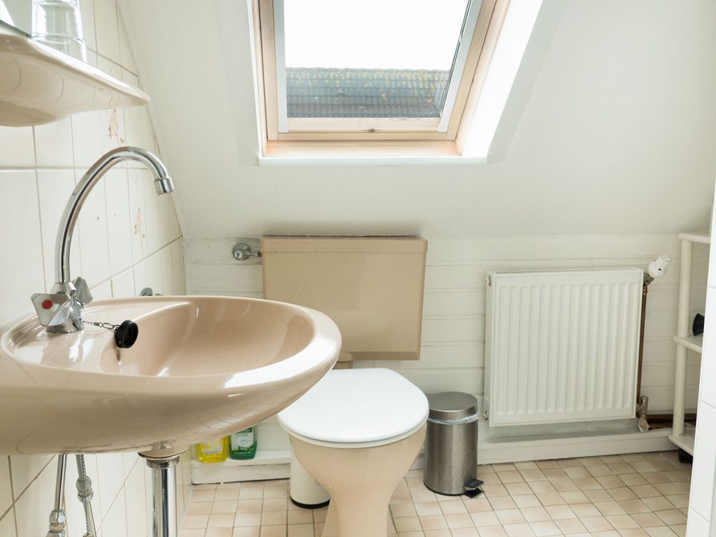 Das helle Badezimmer in der Ferienwohnung Nr. 6 auf Norderney